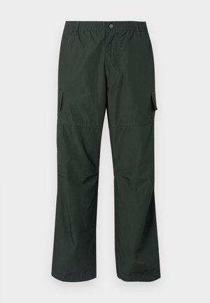 Pantaloni cargo verde scuro con vestibilità comoda, vita elasticizzata, tasche cucite e una trama di tessuto liscia e leggera.