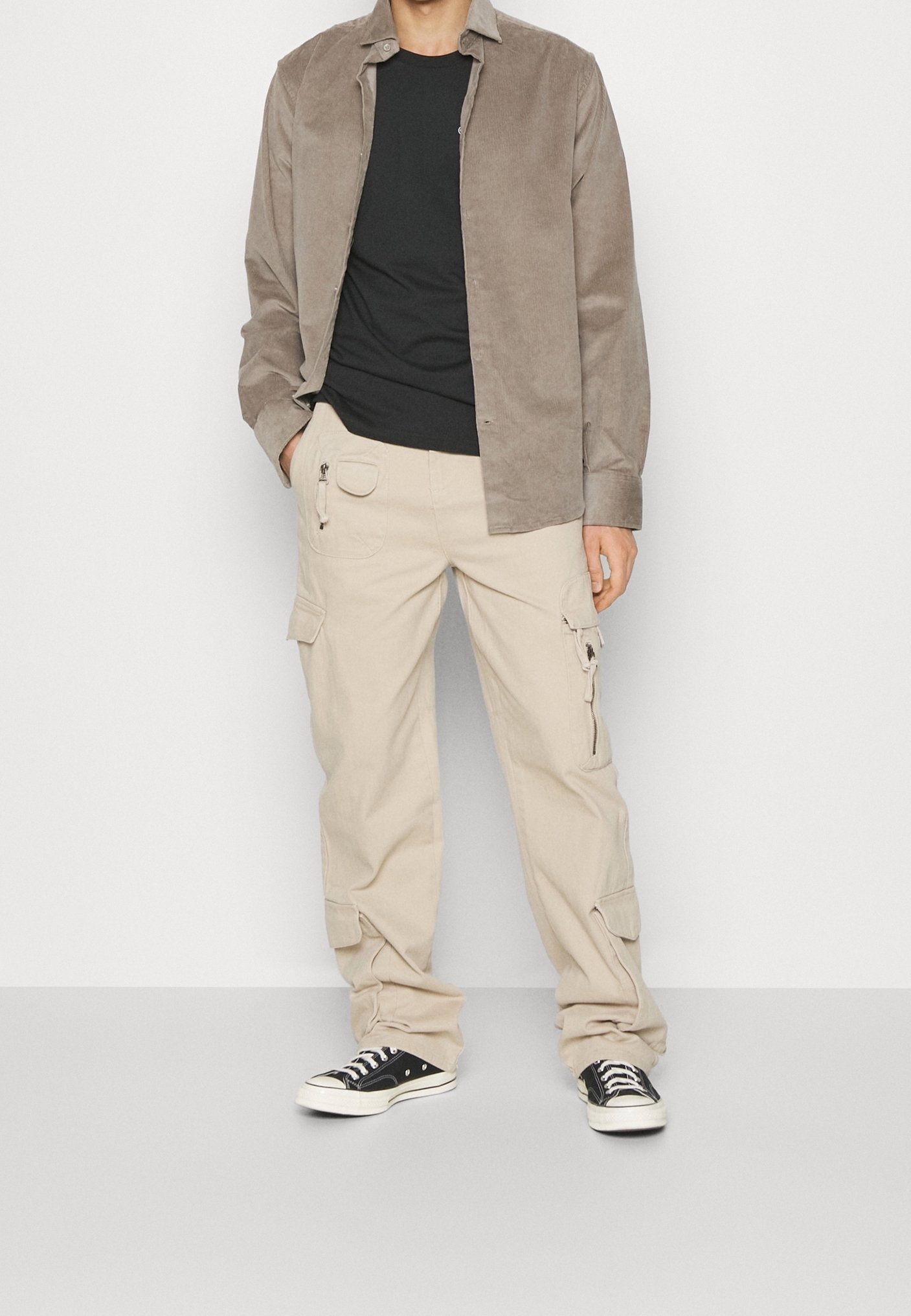 LOW LIGHTS STUDIOS® Pantalones cargo beige (Segunda mano
