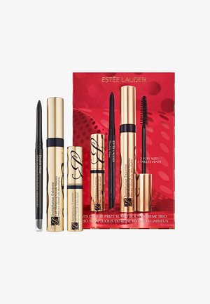 Estee Lauder sminkesett med svart eyeliner og to gullfargede Sumptuous Extreme maskara-tuber, vist med rød merket emballasje.