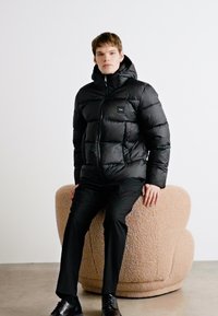 Calvin Klein HOODED QUILT PUFFER - Zimska jakna - black
