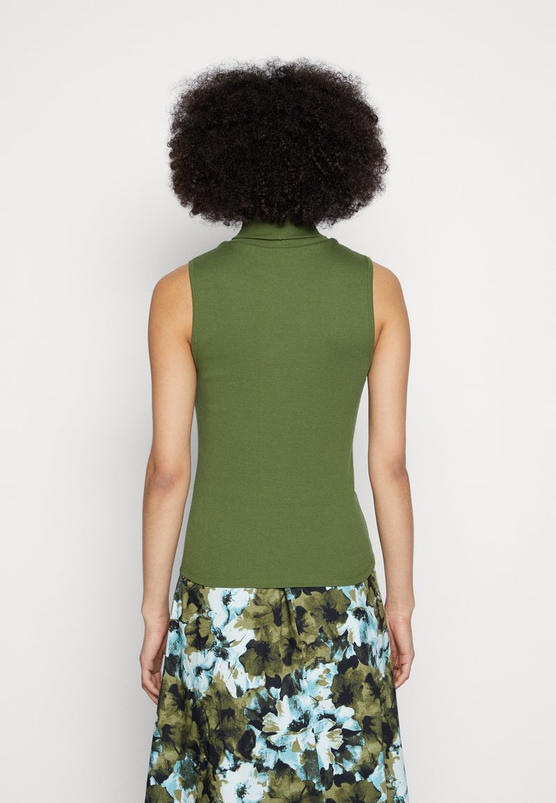 Damen T-Shirts | Gestuz DREW ROLLNECK Top chive/dunkelgrün - PH75767 Damen T-Shirts | Gestuz DREW ROLLNECK Top chive/dunkelgrün - PH75767