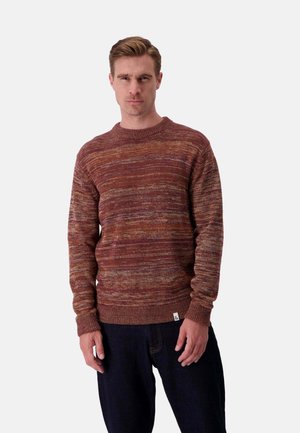 Strickpullover in warmen, mehrfarbigen Rottönen und Brauntönen, mit Rundhalsausschnitt, langen Ärmeln sowie gerippten Bündchen und Saum. Minimales Etikett am Boden.