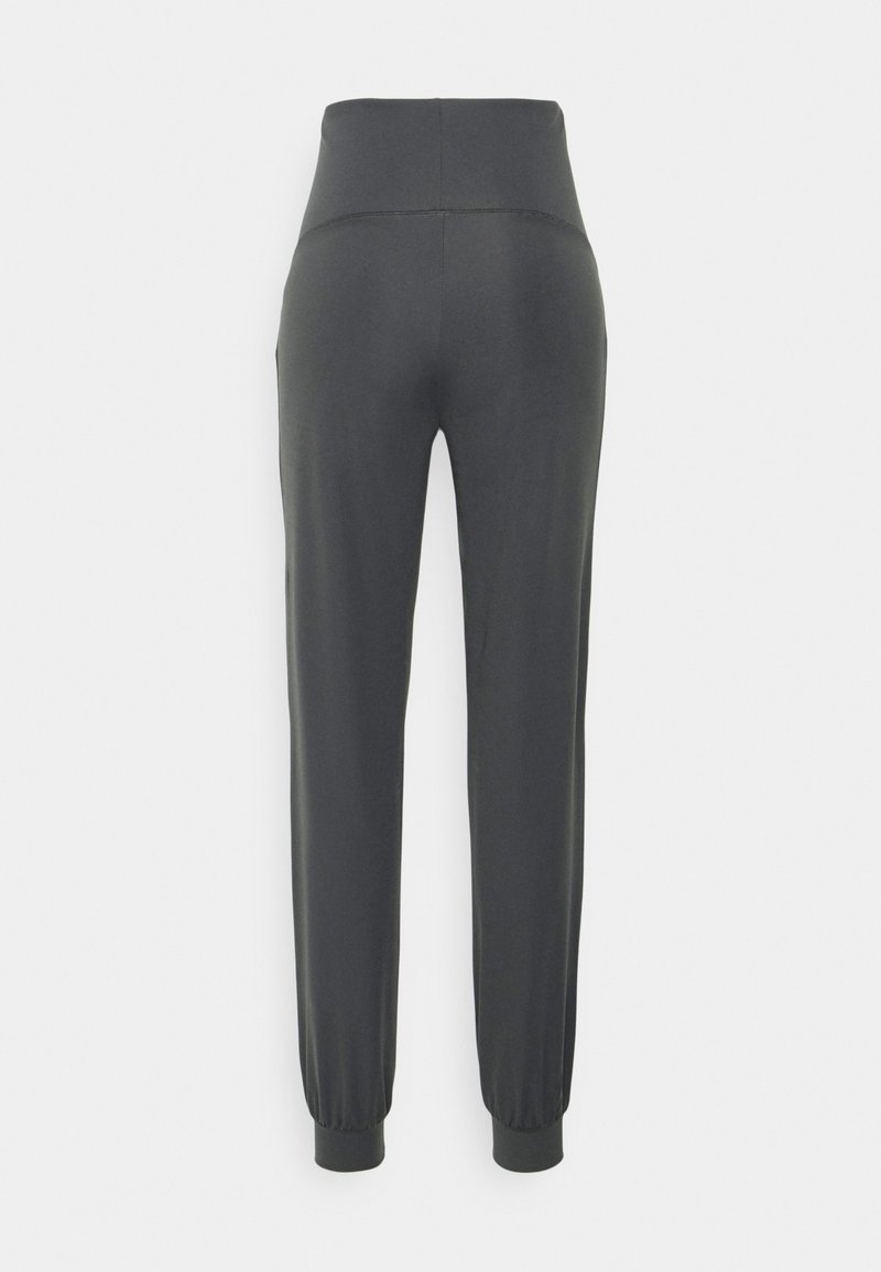 Calças de jogging cinza-escuras com cintura alta, pernas ajustadas e punhos elásticos. Feitas de um tecido suave com detalhes de costura mínimos.