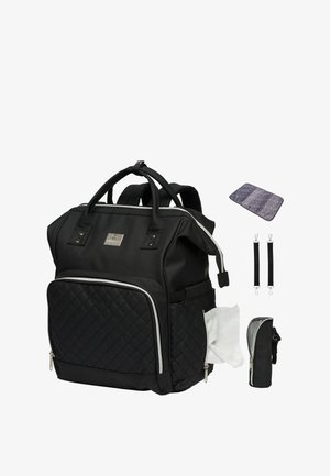 Sort quiltet rygsæk med lynlåslommer, robuste håndtag, justerbare stropper og inkluderet skiftemåtte og tilbehør.