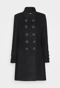 Abrigo de lana negro con un alto cuello, diseño de doble botonadura, botones circulares dorados y bolsillos laterales. Textura suave, ajuste a medida.