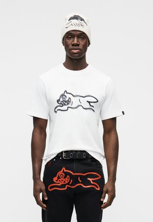 SPRAY PAINT RUNNING DOG - Μπλουζάκι με στάμπα - white