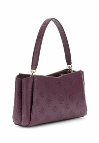 Sac à main pourpre embossé avec un design structuré, comportant une seule poignée et des motifs subtils sur la surface. Fabriqué en matériau synthétique.