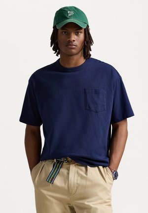 - T-shirt basic