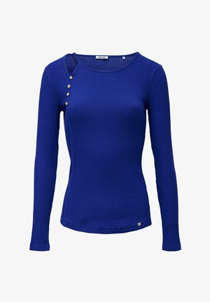 Haut côtelé à manches longues bleu roi avec un col rond et quatre boutons décoratifs le long de l'ouverture de l'épaule gauche.