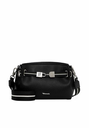 Bolso bandolera de cuero negro con detalle de hebilla plateada y correa de hombro de tela a rayas desmontable.