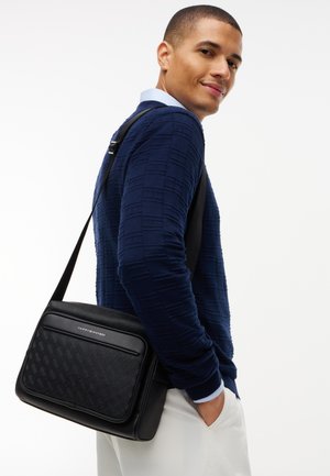 Tommy Hilfiger, MODER MONOGRAM MESSENGER - Umhängetasche - black