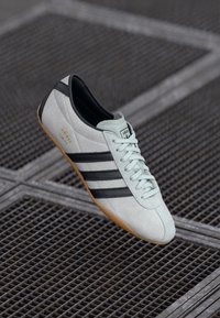 adidas Originals TOKYO UNISEX - Baskets basses - silver/core black