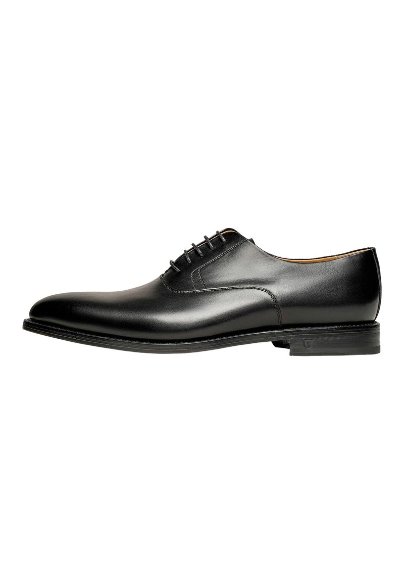 Schwarze Leder-Schnürschuhe mit glatter Oberfläche, runder Zehenpartie und niedrigem, gestapeltem Absatz. Mit dezenten Nähten und einem eleganten Design.