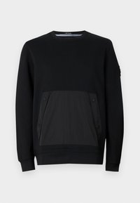 Svart hettegenser med en teksturert svart lomme med trykknapper, rund hals og lange ermer. Glatt stoff med subtil glans.