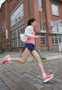 ASICS GEL NIMBUS 25 - Hardloopschoenen voor op de weg - papaya/violet quartz