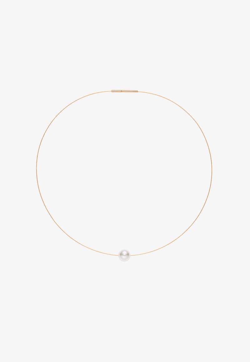 Gullfarget metall choker-halskjede med en glatt hvit perle i midten. Minimalistisk design med en tynn, sirkulær struktur.