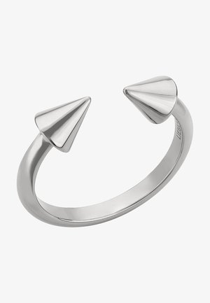 Bracelet manchette ouvert en argent avec des extrémités en forme de cône et une finition lisse et polie.