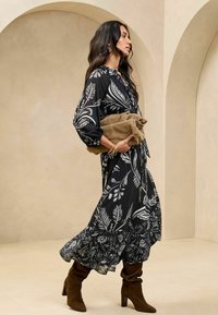 Lipsy FIT - PRINTED VNECK MIDI - Maxi šaty - black white