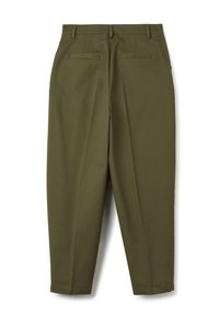 Pantalons vert olive avec une coupe fuselée, présentant deux poches arrière et une texture lisse. Pas de ceinture ni de détails supplémentaires visibles.