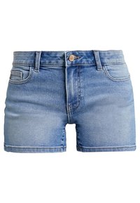 Shorts de mezclilla en azul claro con un acabado desgastado. Presentan una cremallera, cierre de botón, cinco bolsillos y un acabado sin dobladillo.