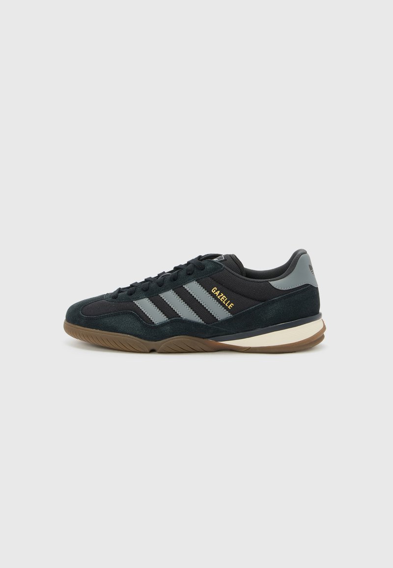 adidas Originals GAZELLE SALA UNISEX - Tenisky - core black/grey three/gum