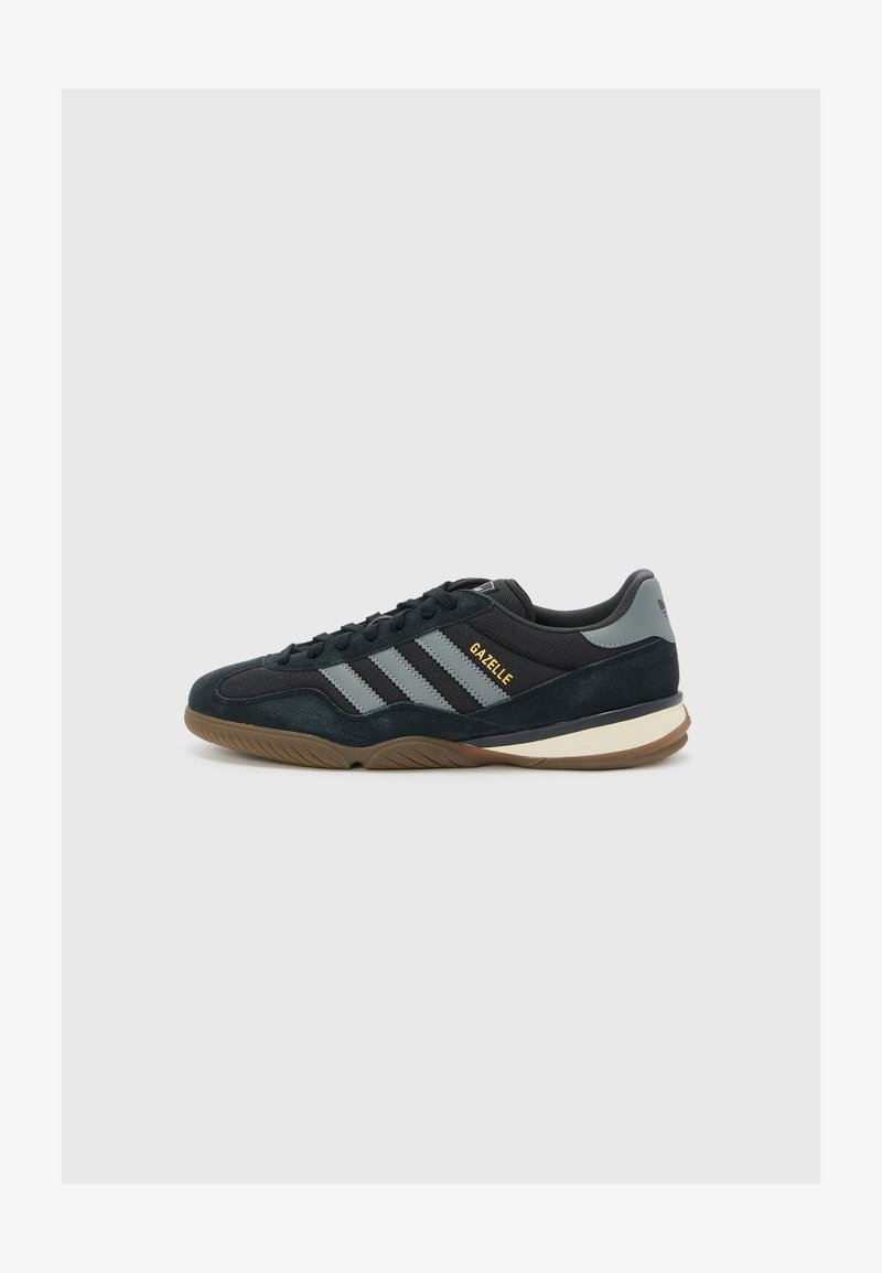 adidas Originals GAZELLE SALA UNISEX - Tenisky - core black/grey three/gum