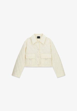 Cremefarbene gesteppte kurze Jacke mit Frontknöpfen, breitem Kragen, langen Ärmeln und zwei vorderen Klappentaschen mit Schnalldetails.