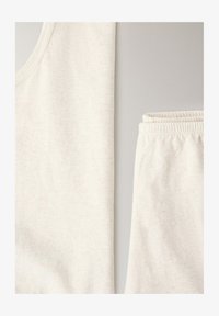 Sélectionné, beige