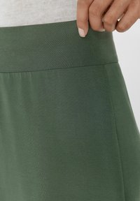 Tezenis Pantalones - grün w military green