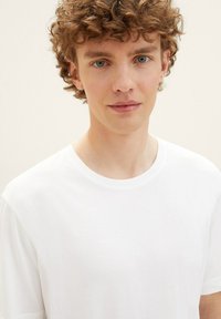 White cotton t-shirt featuring a round neckline and short sleeves, smooth texture, and a relaxed fit, perfect for casual wear.