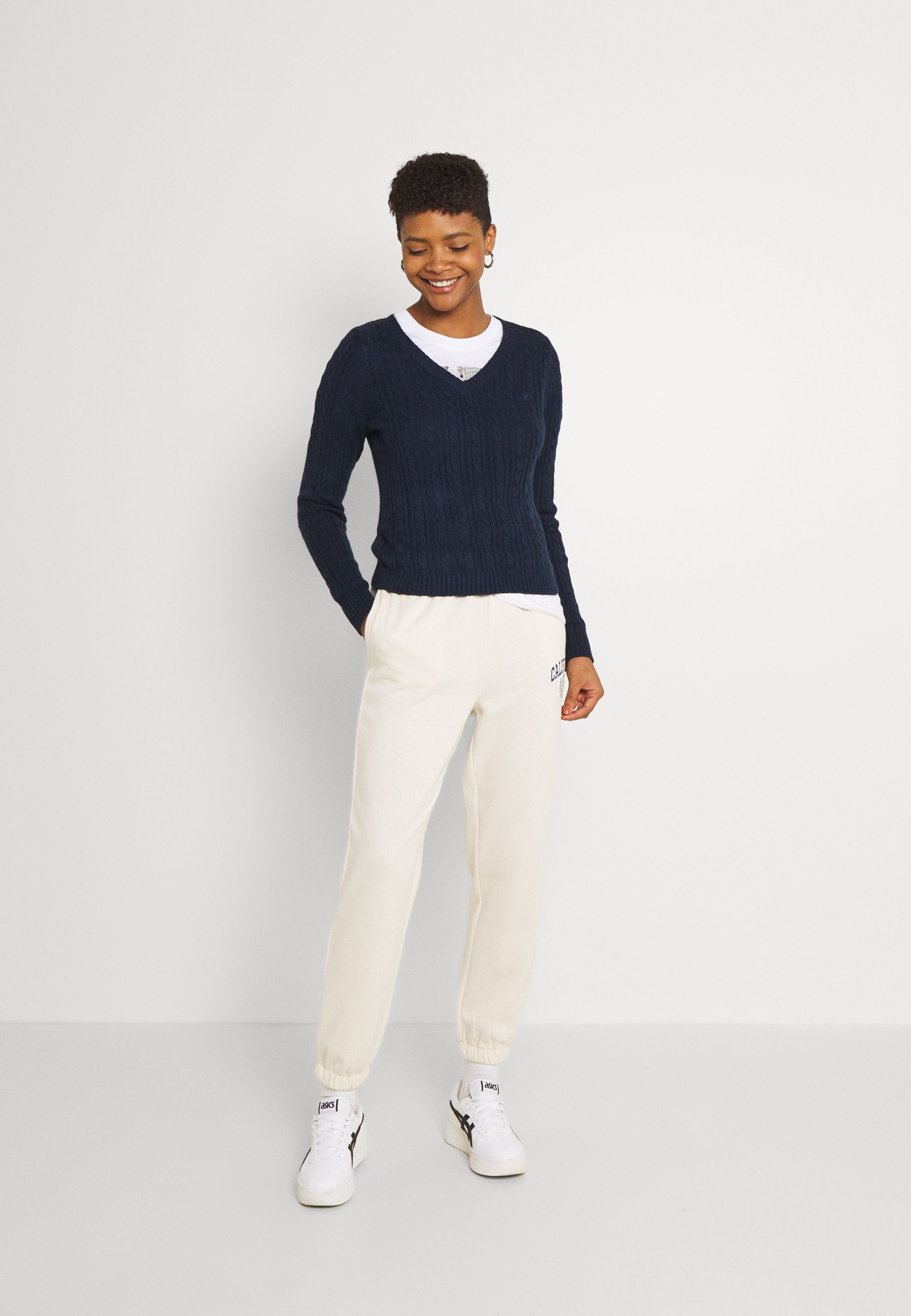 Hollister Co. ICON CABLE V NECK 