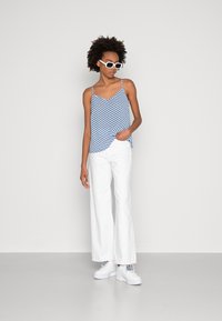 ONLY ONLNOVA PARIS SINGLET  - Top - eggnog bias stripe blue