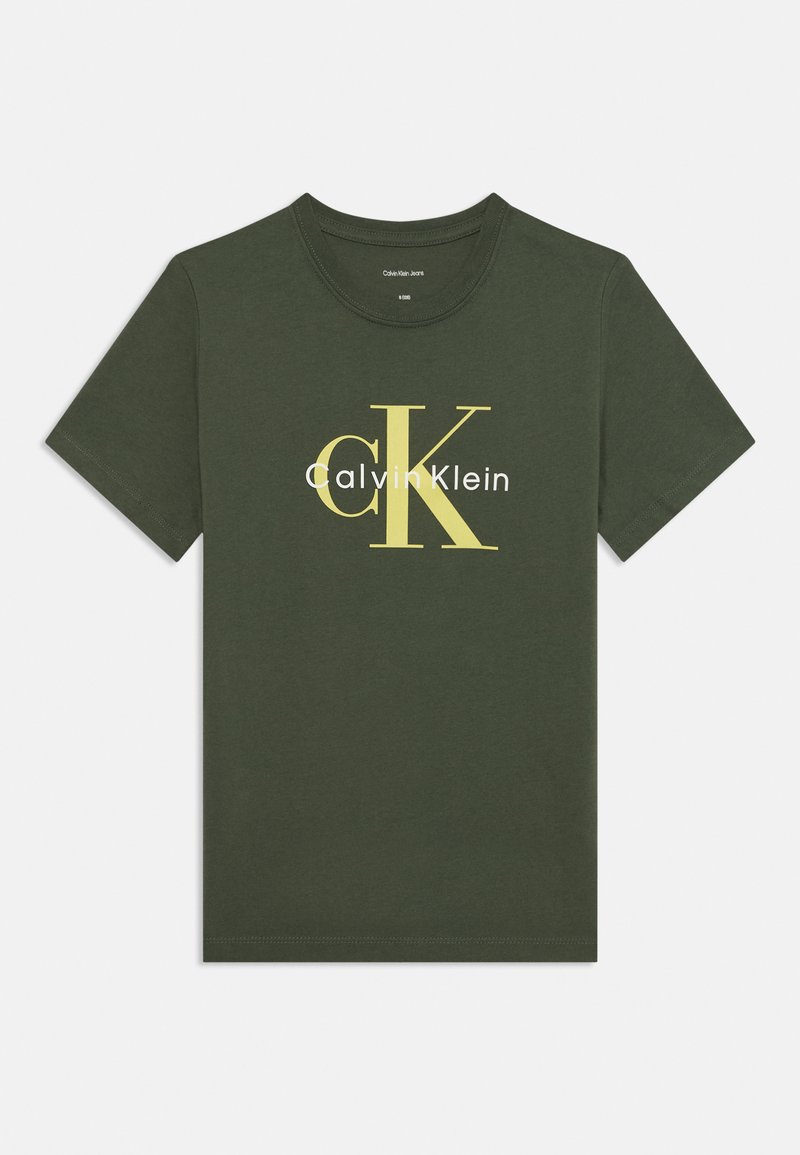 Grønn bomull t-skjorte med rund hals og kort erm, prydet med hvit og gul "Calvin Klein" logo og "CK" grafikk.