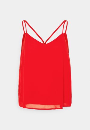 Haut rouge sans manches pour femme avec fines bretelles doubles et un décolleté en V sur fond blanc.