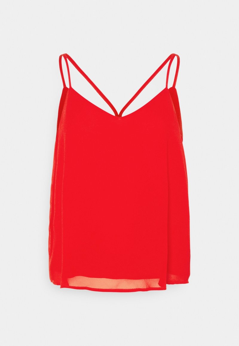 Haut rouge sans manches pour femme avec fines bretelles doubles et un décolleté en V sur fond blanc.