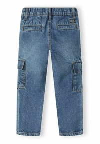 Pantalones cargo de denim azul con un ajuste relajado, que cuentan con una cinturilla elástica tejida, dos bolsillos laterales y dos bolsillos traseros.