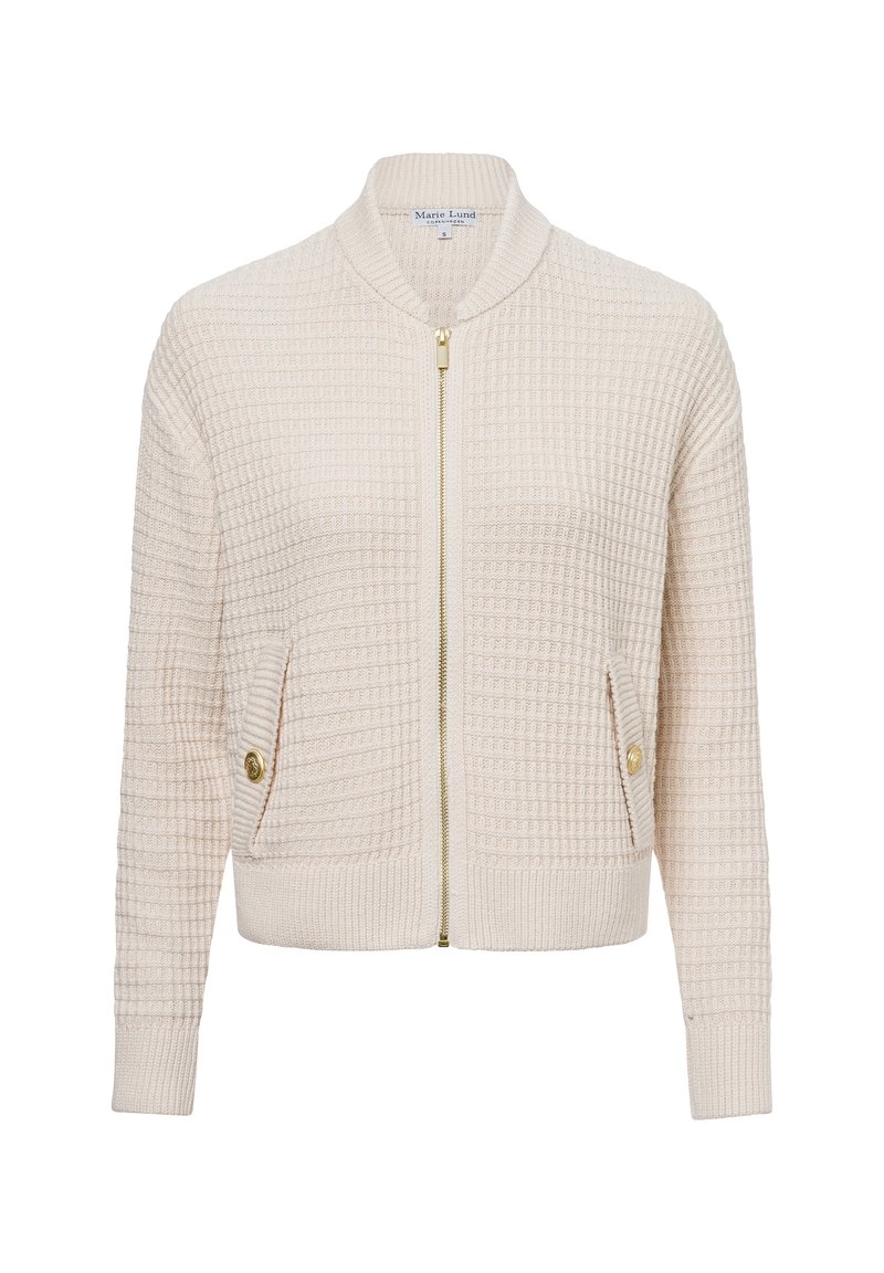 Wafeltextuur crèmekleurige cardigan met een rits, gouden hardware en zijzakken met knoopaccenten. Geribde manchetten en zoom.