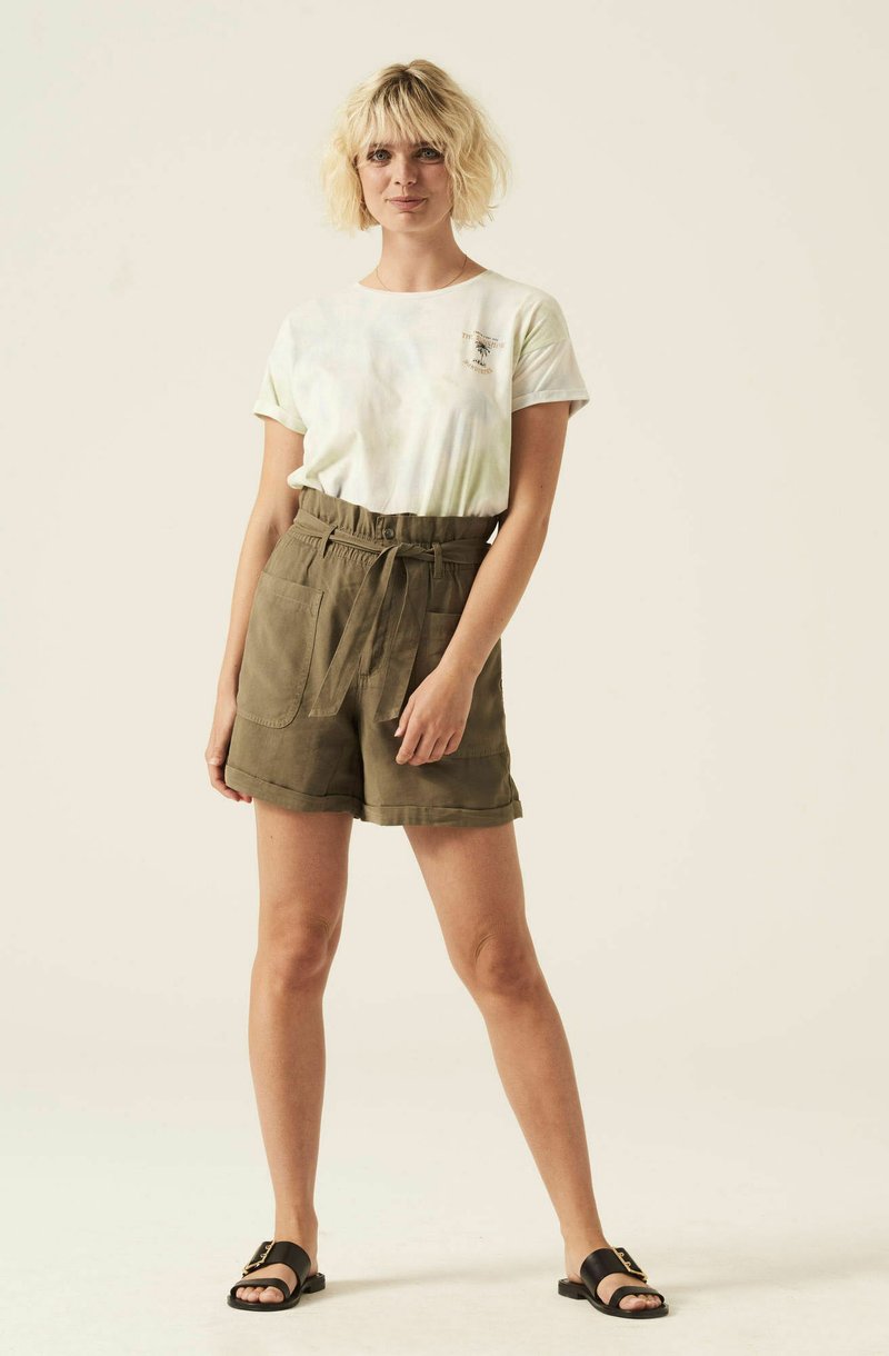 Damen Kleider | Garcia OLIVE GREEN PAPERBAG Shorts oil green/grün - CX84529 Damen Kleider | Garcia OLIVE GREEN PAPERBAG Shorts oil green/grün - CX84529