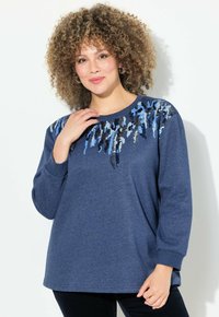 Sweatshirt bleu à manches longues et col rond, orné d'un motif abstrait en sequins bleu, noir et argent.