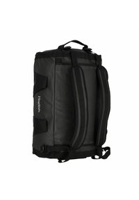 Zwarte sporttas van duurzaam materiaal met gewatteerde handvatten, verstelbare schouderbanden en een zijlabel met logo. Beschikt over meerdere vakken.