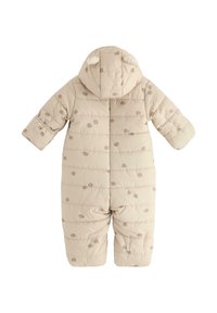 Beige puffy snowsuit med hætte, der har rundede ører, og et mønster af små prikker på stoffet med en quiltet tekstur.