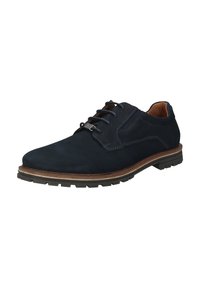 Chaussure en daim bleu foncé avec une finition lisse, dotée d'une semelle marron, d'un système de laçage et de détails de couture contrastés.