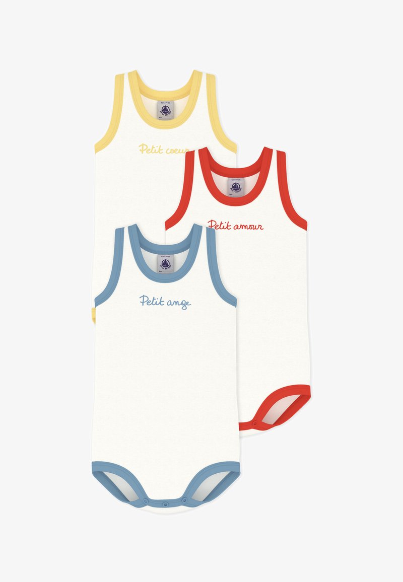 Drei weiße, ärmellose Baby-Bodysuits mit farbigen Abschlüssen und französischem Text: gelb "Petit coeur", rot "Petit amour" und blau "Petit ange".