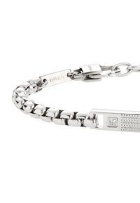 Bracciale in metallo argentato con maglie intrecciate, finitura liscia e chiusura con un piccolo diamantrino e il nome del marchio "BREIL."