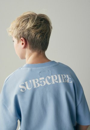 2PK - Camiseta estampada - blue black subscribe