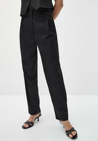 Massimo Dutti Spodnie materiałowe