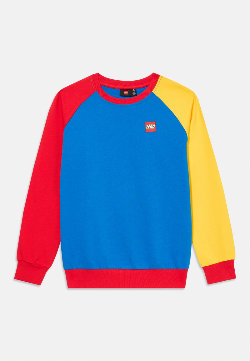 Sweatshirt colorido com corpo azul, mangas vermelhas e detalhes amarelos. Inclui um pequeno emblema da LEGO no peito. Feito de um tecido macio.