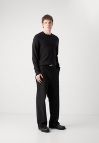 Calvin Klein STRUCTURE SWEATER - Strikkegenser - black