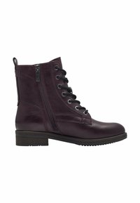 Botas de tobillo de cuero burdeos con puntera redondeada, cordones en la parte delantera, cremallera lateral y un tacón bajo en bloque. Textura suave con acentos mínimos.