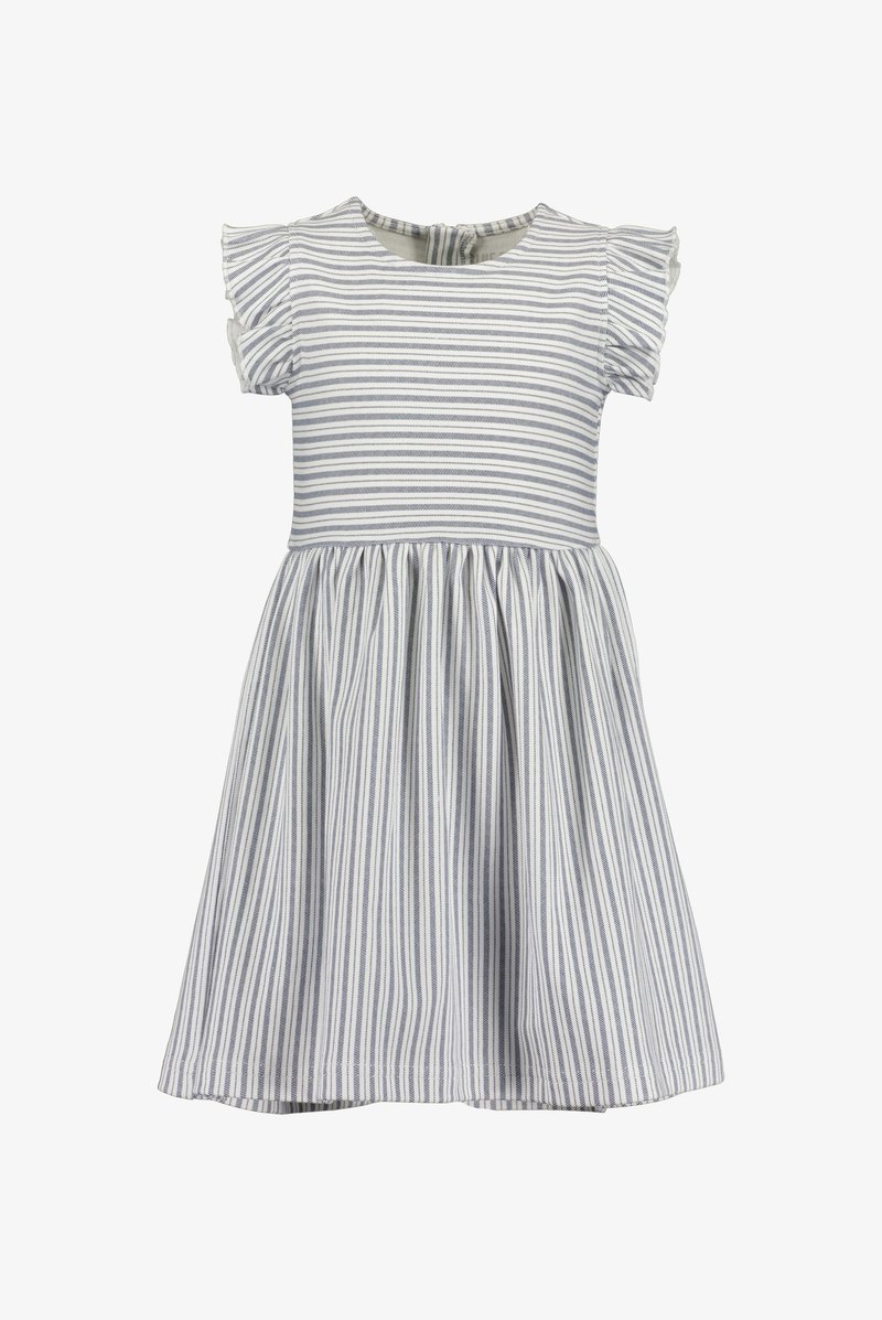 Sukienka w paski z krótkimi rękawkami, okrągłym dekoltem, dopasowaną górą i rozkloszowanym dołem. Kolory to biel z niebieskimi pionowymi paskami.